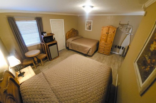 Country Inn & Cottages Motel - image 14