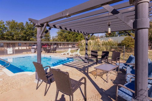 Country Inn & Cottages Motel - image 2