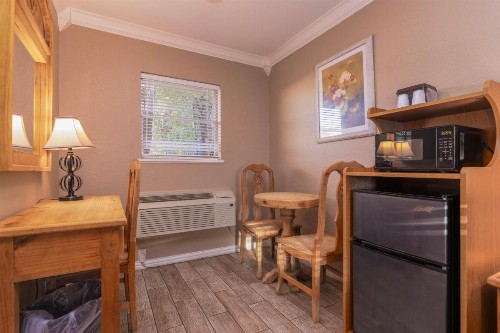 Country Inn & Cottages Motel - image 9
