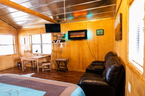 Walnut Canyon Cabins - image 16