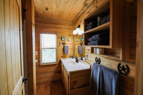 Walnut Canyon Cabins - image 2