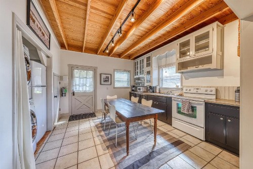 Cosmos Corner House - image 9