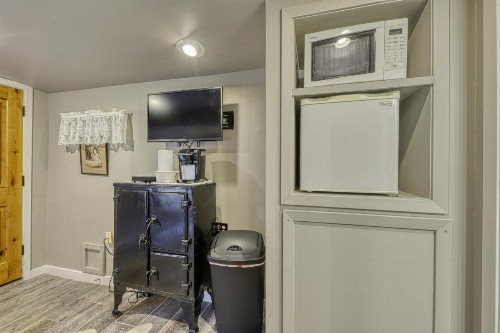 The Cabin @ Durst Haus - image 8