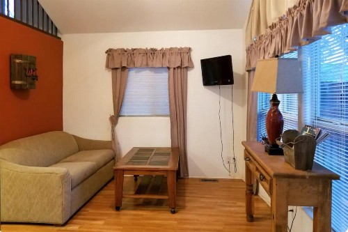 The Fig @ Mendelbaum Winery Guest Cabins - image 7