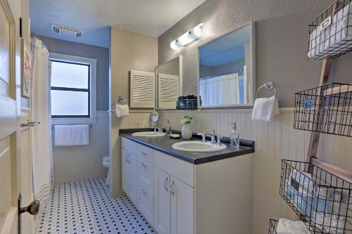 Fredericksburg Cottage with Grill - Walk to Main St! - image 6