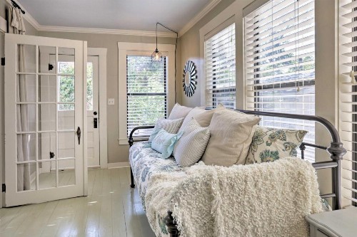 Fredericksburg Cottage with Grill - Walk to Main St! - image 7