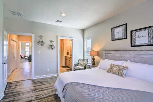 303 Wine Down Hill Country Home 1Mi to Winery! - image 6