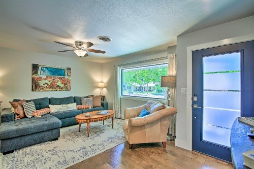 Modern Downtown Digs Hot Tub Fire Pit and BBQ - image 6