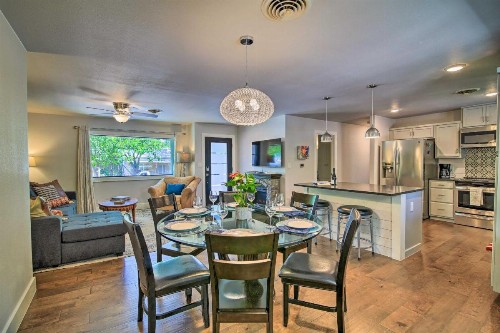 Modern Downtown Digs Hot Tub Fire Pit and BBQ - image 9