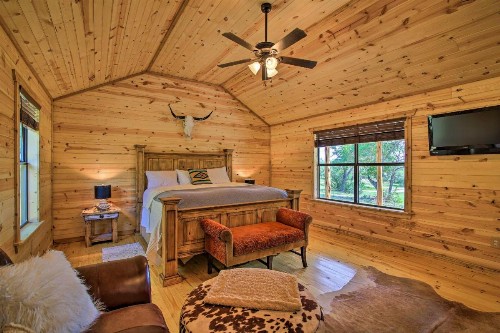 Chic Country Cabin - 10 Mi to Main Street! - image 8