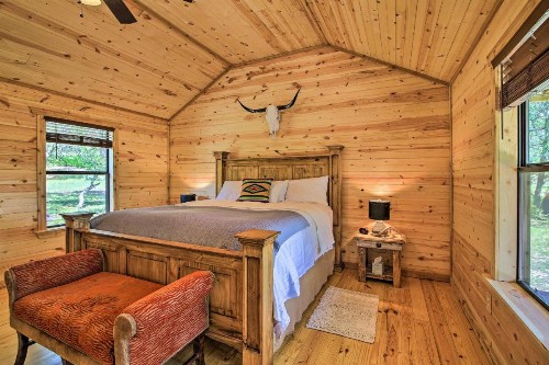 Chic Country Cabin - 10 Mi to Main Street! - image 9