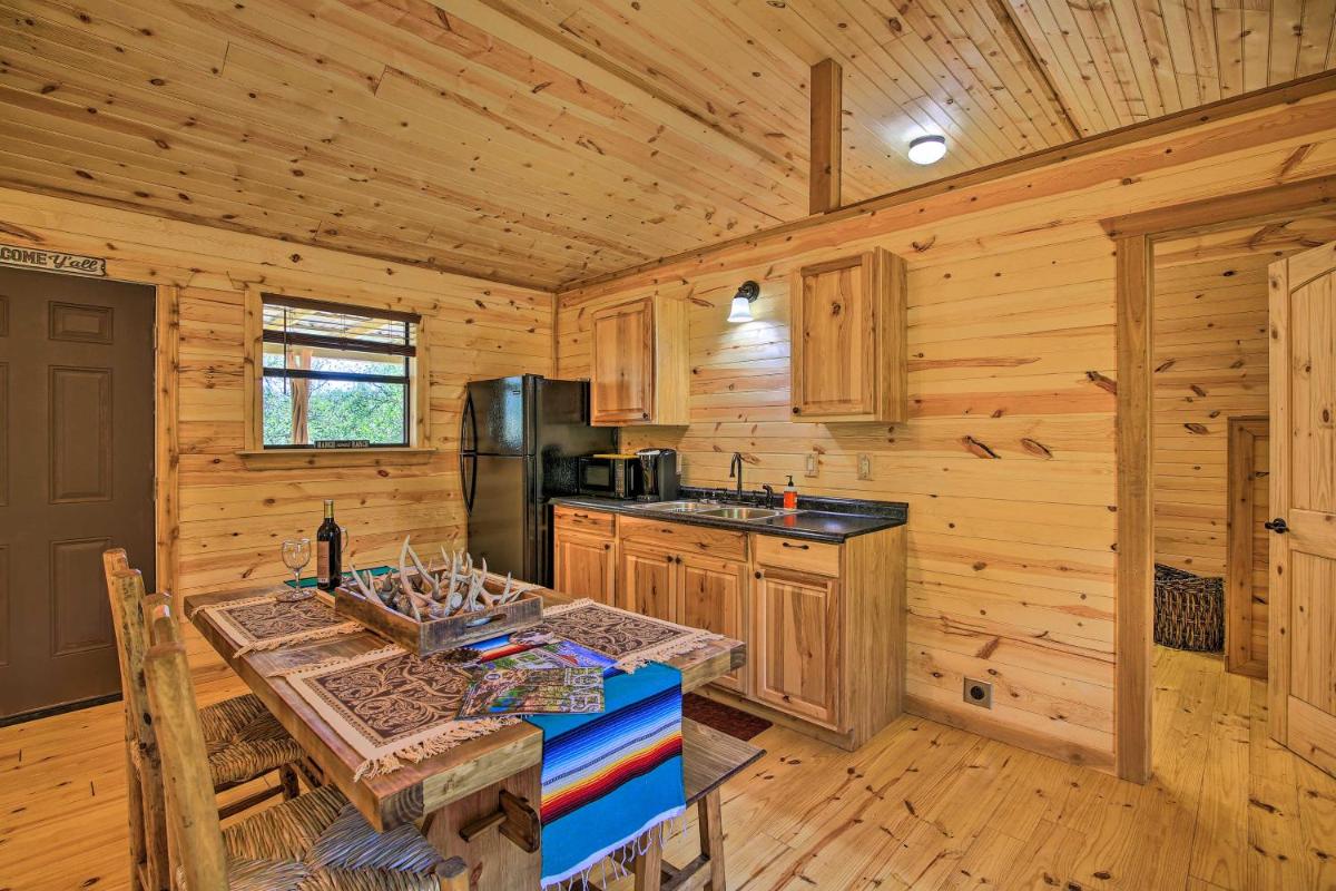 Chic Country Cabin - 10 Mi to Main Street! - image 4