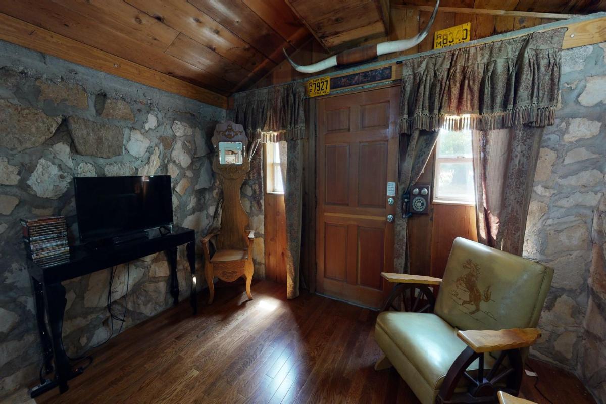 Retro Western Bunkhouse - image 6