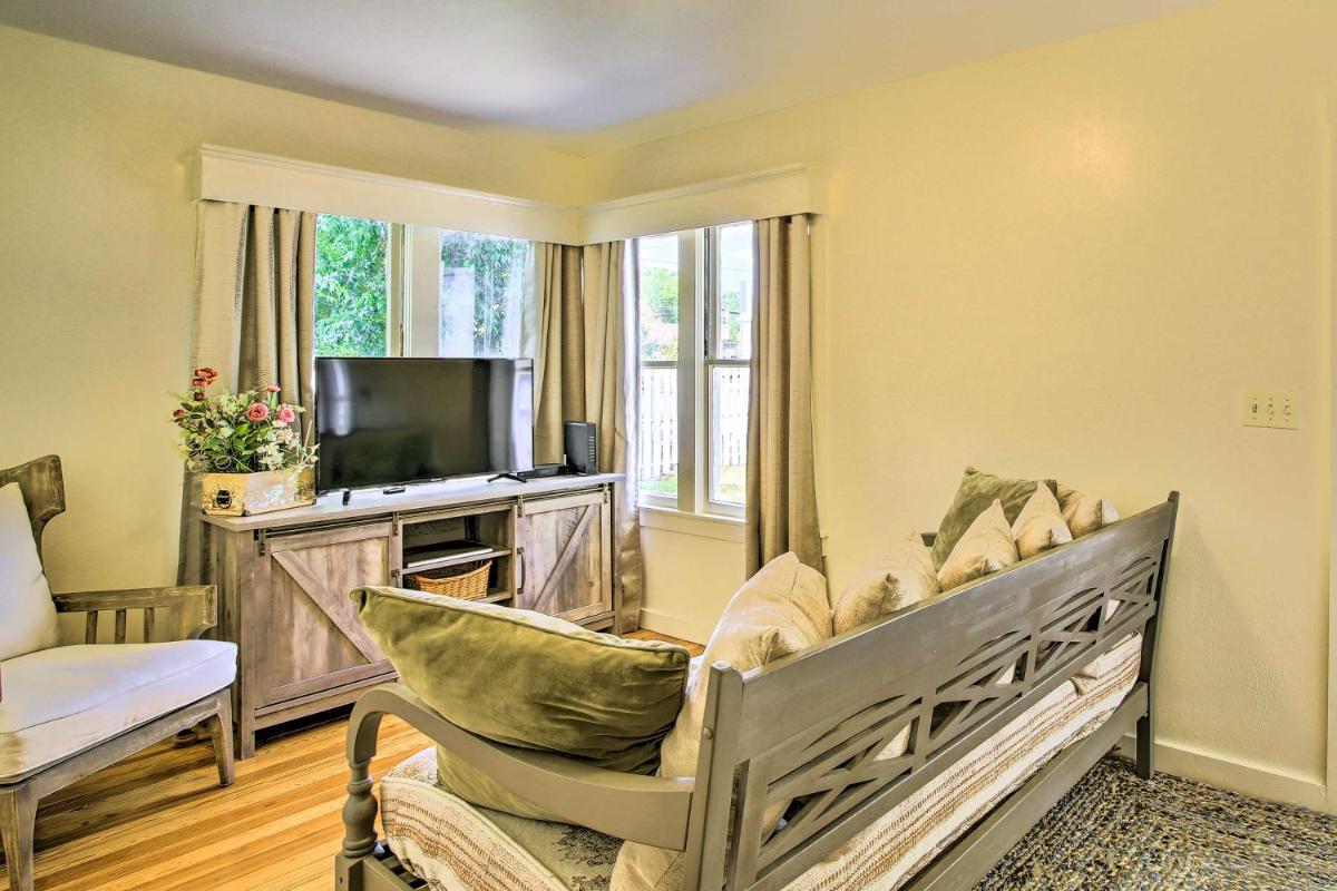 Fredericksburg Escape with Patio Near Downtown! - image 7