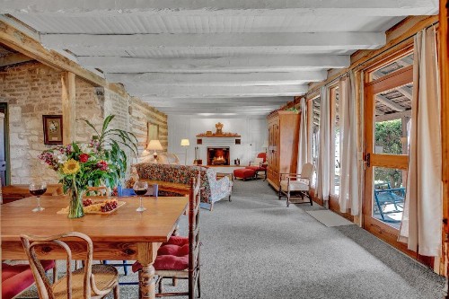 Historic Log Cabin Retreat Near Town on 5 Acres! - image 9