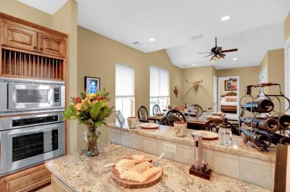 Luxury On Main St! Stunning Home in Heart of Fred! - image 14