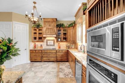 Luxury On Main St! Stunning Home in Heart of Fred! - image 8