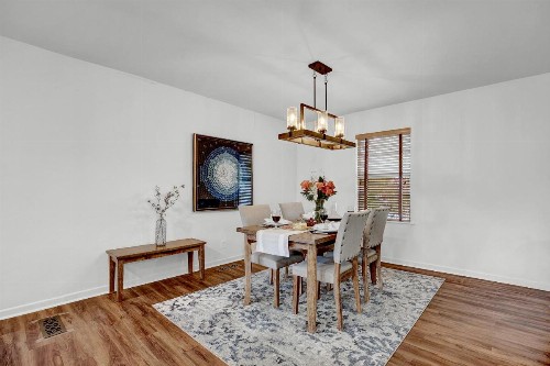 New! Gorgeous Bluebonnet House with Deck & Fire Pit - image 12