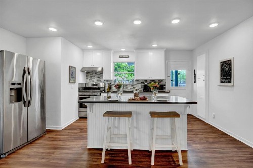 New! Gorgeous Bluebonnet House with Deck & Fire Pit - image 15