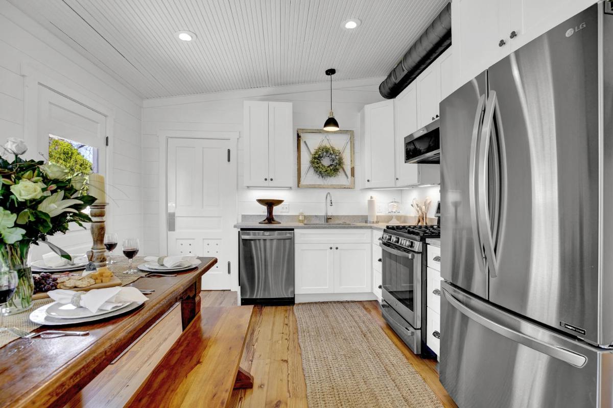 New Charming Home Near Main with Grill and FirePit - image 7