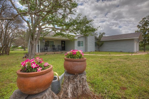 Gorgeous Home Near Wineries with Hot Tub and Fire Pit - image 10