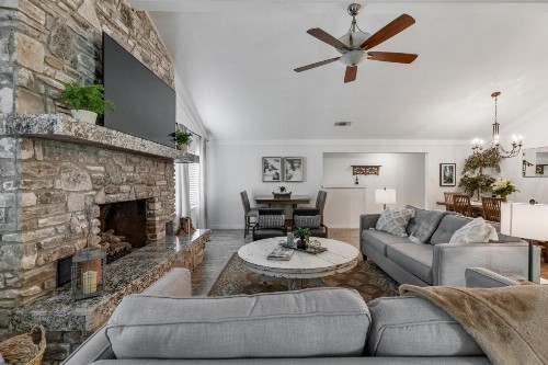 Gorgeous Home Near Wineries with Hot Tub and Fire Pit - image 11