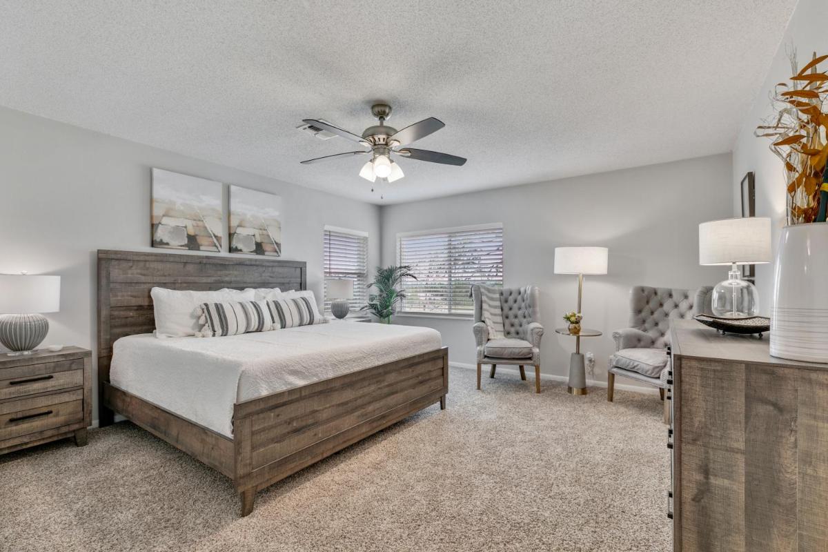 Gorgeous Home Near Wineries with Hot Tub and Fire Pit - image 4