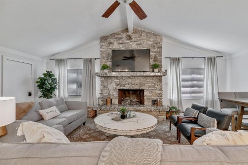 Gorgeous Home Near Wineries with Hot Tub and Fire Pit - image 6