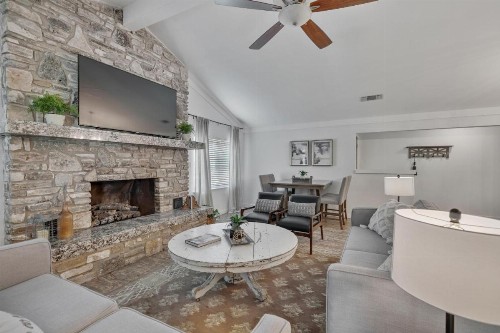 Gorgeous Home Near Wineries with Hot Tub and Fire Pit - image 9