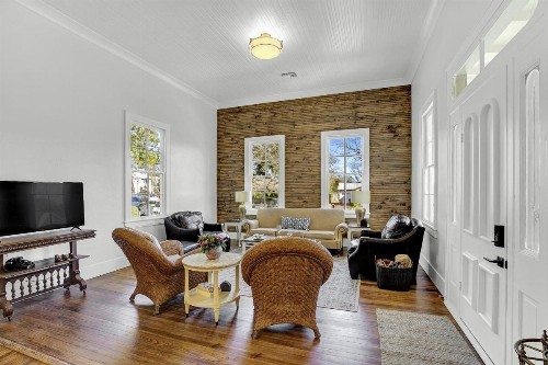 New Luxurious Home with Wine Cellar and Firepit - image 1