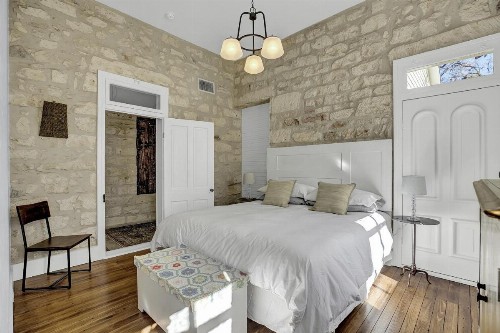 New Luxurious Home with Wine Cellar and Firepit - image 2