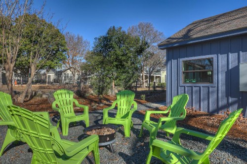 New Luxurious Home with Wine Cellar and Firepit - image 5