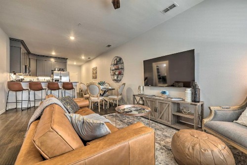 Single-Story Condo Less Than 1 Mile From Downtown! - image 1