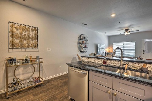Single-Story Condo Less Than 1 Mile From Downtown! - image 12
