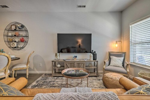 Single-Story Condo Less Than 1 Mile From Downtown! - image 6