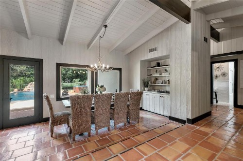 NEW Luxurious Home with Pool and Hot Tub - image 12