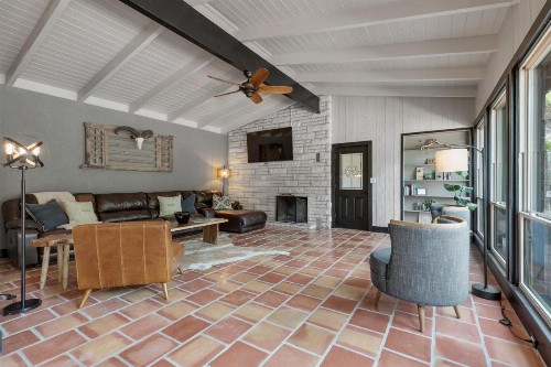 NEW Luxurious Home with Pool and Hot Tub - image 8