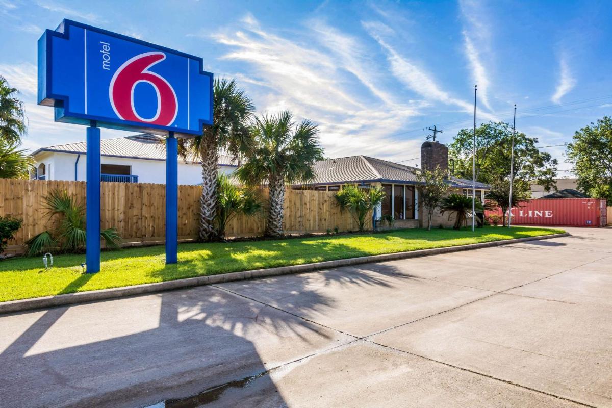 Motel 6-Freeport TX - image 4