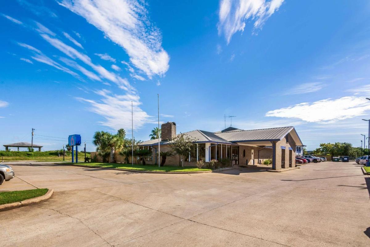 Motel 6-Freeport TX - image 7