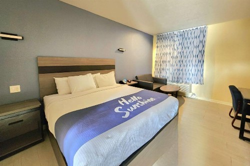 Days Inn by Wyndham Freeport - image 1