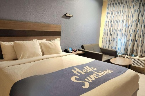 Days Inn by Wyndham Freeport - image 10
