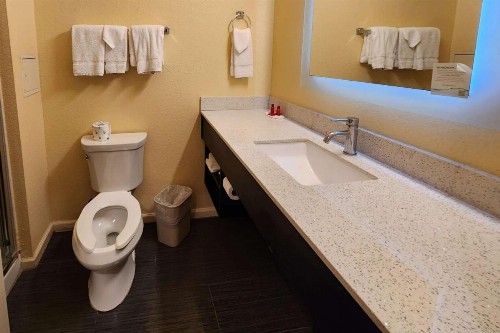 Days Inn by Wyndham Freeport - image 19