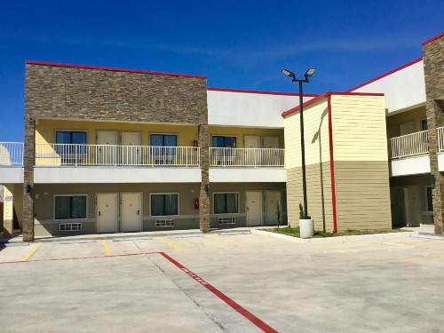 Days Inn by Wyndham Freeport - image 27