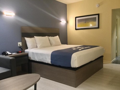 Days Inn by Wyndham Freeport - image 28