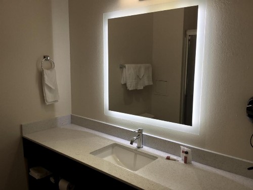 Days Inn by Wyndham Freeport - image 29