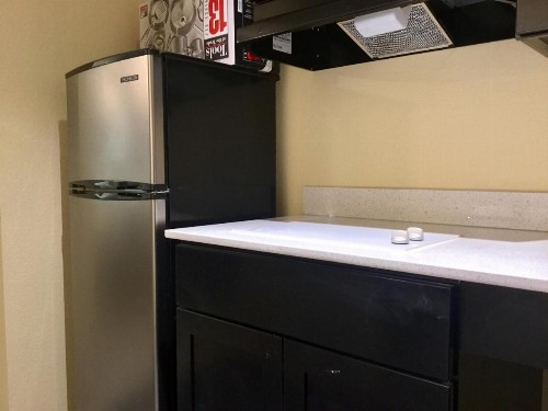 Days Inn by Wyndham Freeport - image 30