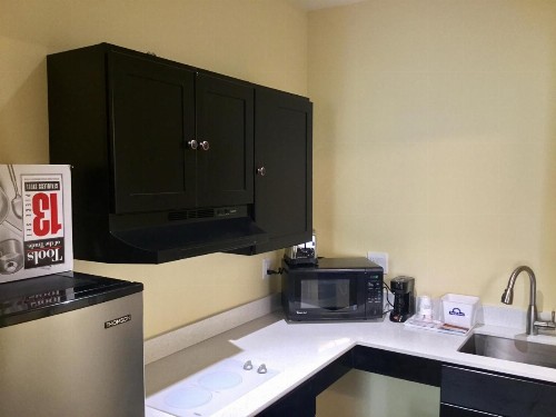 Days Inn by Wyndham Freeport - image 31