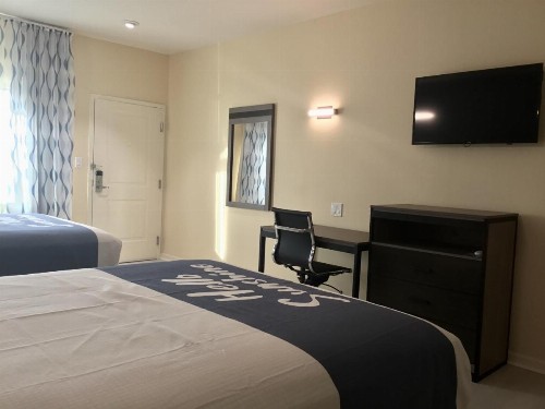 Days Inn by Wyndham Freeport - image 32