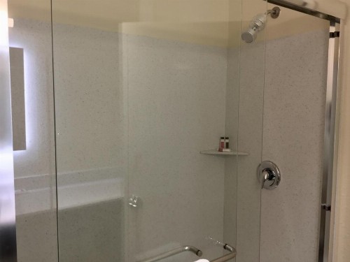 Days Inn by Wyndham Freeport - image 36
