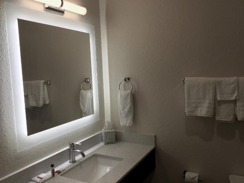 Days Inn by Wyndham Freeport - image 37